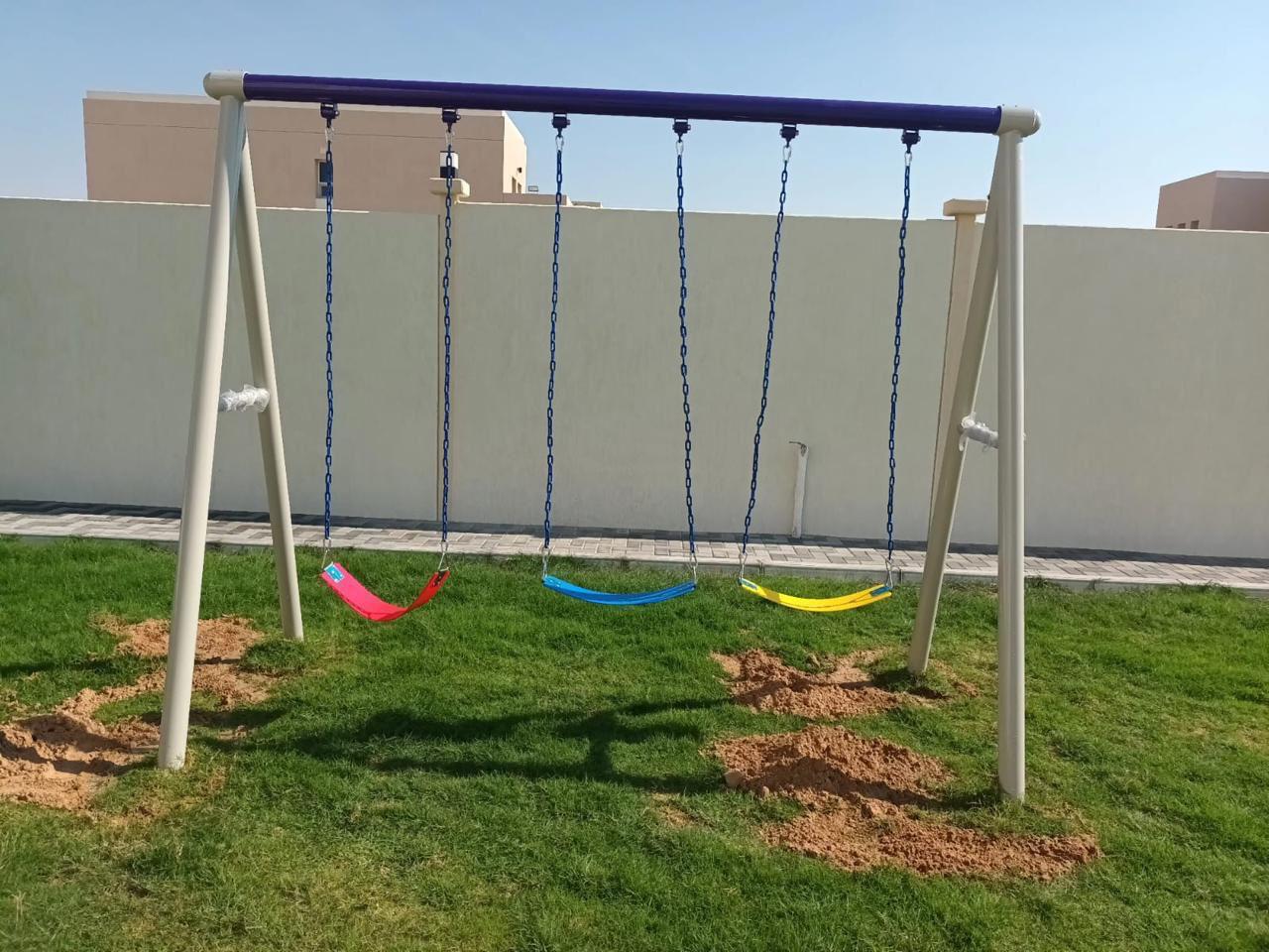 TRIPLE SITTING SWING TOY